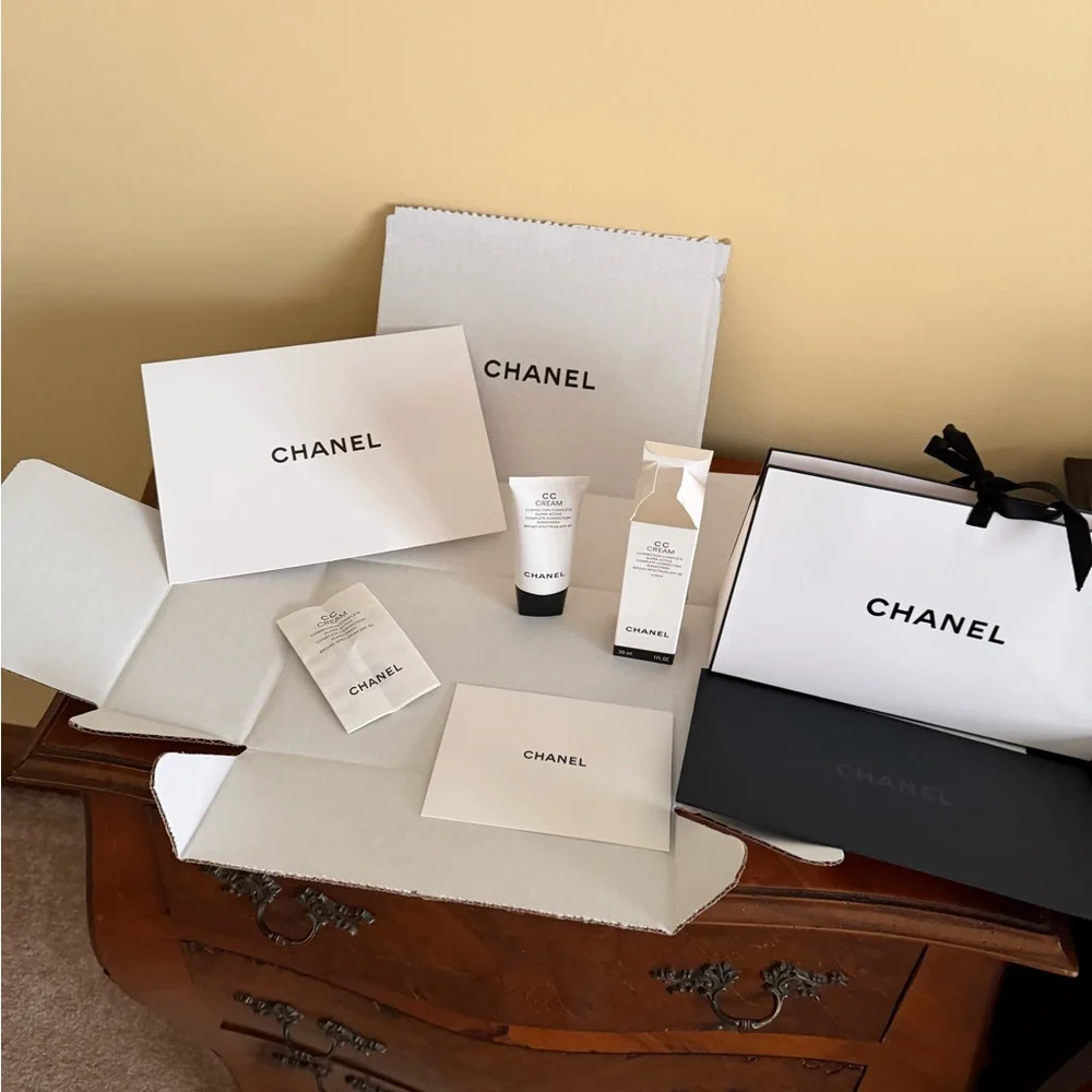 CHANEL AUTHENTIC CC CREAM #10 BEIGE - Picture 1 of 10